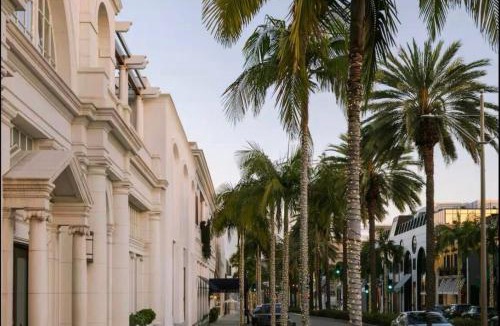 Mid City Apartment | Luxury Beverly Hills Adjacent Oasis