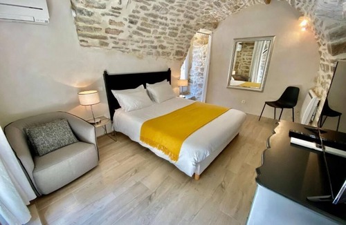 Martignargues House | LUXURY BIJOU SUITE with private Jacuzzi