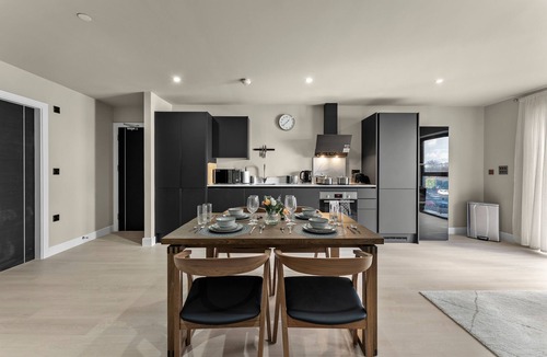 Sheldon Apartment | Luxury Birmingham Apartment - Parking