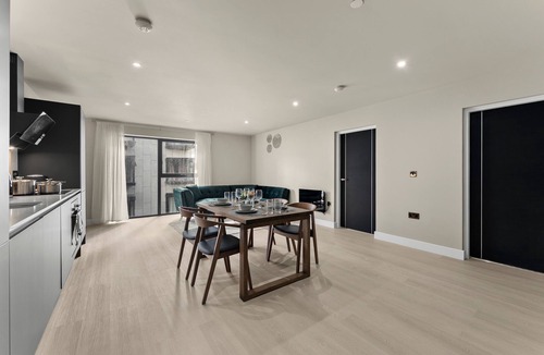 Sheldon Apartment | Luxury Birmingham Apartment - Parking