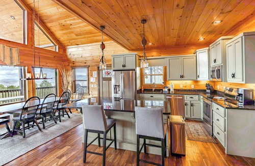 Blairsville Cabin | Luxury Blue Ridge Cabin – Panoramic Mountain Views, Spacious Retreat & Hot Tub