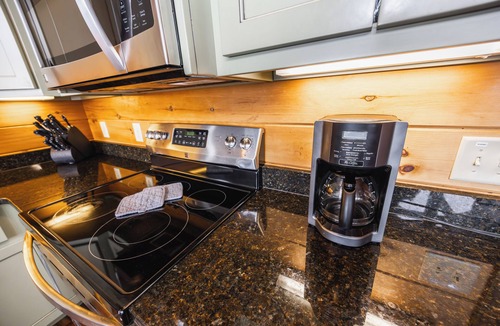 Blairsville Cabin | Luxury Blue Ridge Cabin – Panoramic Mountain Views, Spacious Retreat & Hot Tub