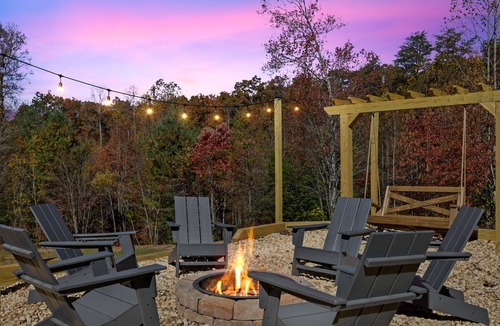 Cashes Valley Cabin | Luxury Blue Ridge Cabin - Hot Tub & Stunning Views