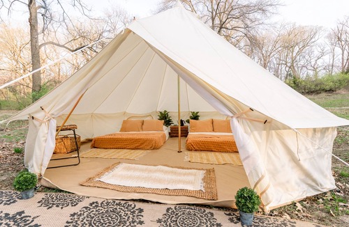 Kansas City RV Rental | Luxury Boho Style Glamping -15 Mins to Downtown KC