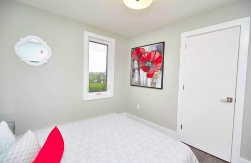 Niagara Falls Condo | Luxury Boutique Condo 4A