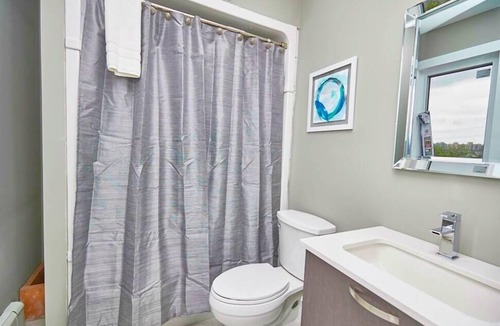 Niagara Falls Condo | Luxury Boutique Condo 3B