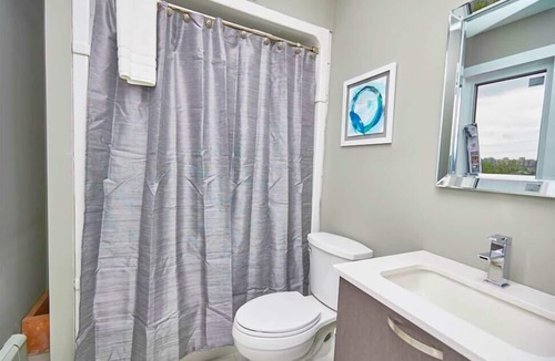Niagara Falls Condo | Luxury Boutique Condo 2B