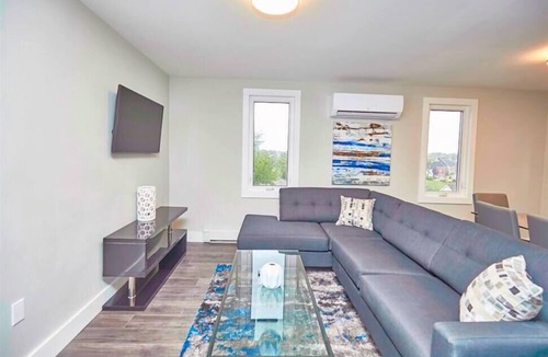 Niagara Falls Apartment | Luxury Boutique Condo - 4B -SALE: NO CLEANING FEE!