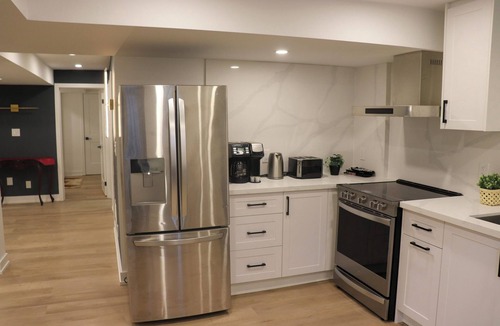 Richmond Hill Apartment | Luxury, Brand-New, Spacious , Modern Apartment with One Parking.