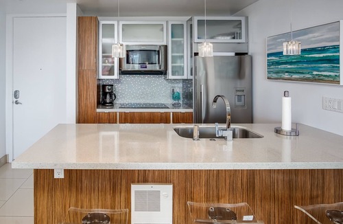 Townsite Condo | Luxury Breakwater Beach Pad D110