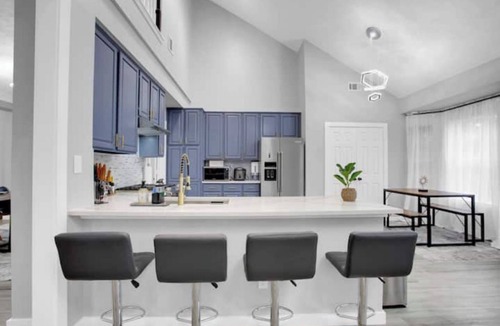 Clodine House | Luxury & Bright ~ 2 Master BR ~ Games ~ Backyard!