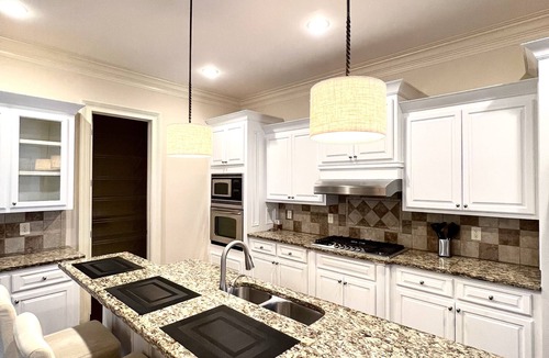 Sandy Springs House | Luxury Buckhead executive Oasis for Family or work
