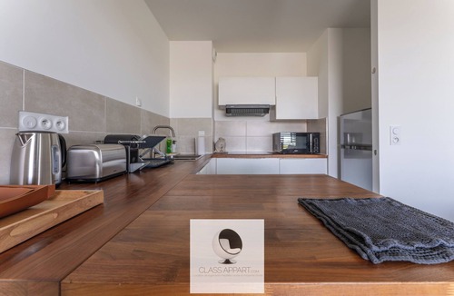 Carnon-Plage Apartment | Luxury building with pond view and parking