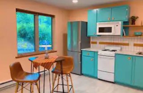 Town of Veteran Apartment | Luxury Bungalow w/Private SAUNA.A beautiful spot to unwind, surrounded by nature
