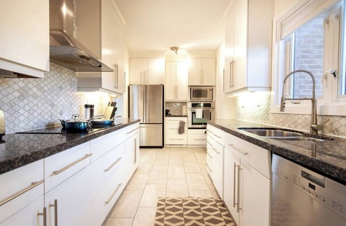 Newtonbrook House | Luxury Bungalow with 7 Bedrooms/3 Baths [Located near Bathurst St and Sheppard]