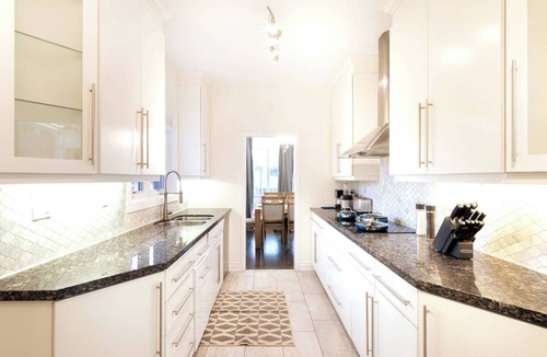 Newtonbrook House | Luxury Bungalow with 7 Bedrooms/3 Baths [Located near Bathurst St and Sheppard]