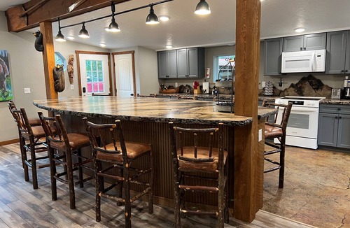 Darby House | Luxury bunkhouse home along the West Fork River