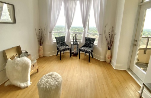Willowdale Condo | luxury but budget-friendly condo