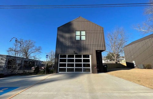 Carrollton House | Luxury By Downtown Train Depot
