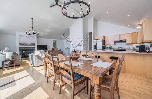 Lion's Head Cottage | Luxury Lakefront Retreat - 'The Aida' | Serene and Chic
