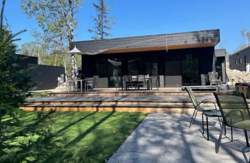 Onanole Cabin | Luxury Cabin 4 Bears Den, Clear Lake LSR0182022