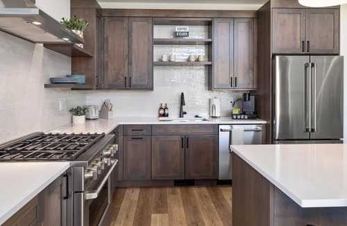 Ronald House | Luxury Cabin by Roslyn Ridge