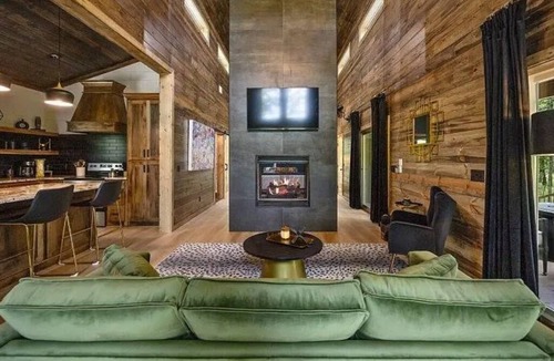 Broken Bow House | Luxury Cabin for Couples + Hot Tub + Fire Pit