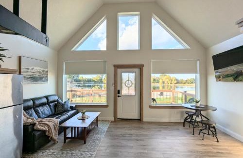 Point Villa | Luxury Cabin in The Country With King Bed and Loft #1