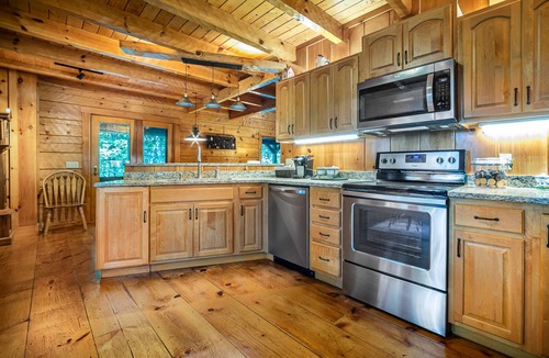 Fairfield Cabin | Luxury cabin in the woods, 2 bedrooms plus loft