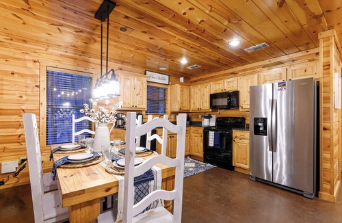 Broken Bow Cabin | Luxury Cabin Near Lake - Sauna, Cold Plunge, Hot Tub, Fire Pit, & Games