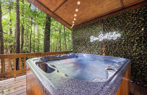 Broken Bow Cabin | Luxury Cabin Near Lake - Sauna, Cold Plunge, Hot Tub, Fire Pit, & Games