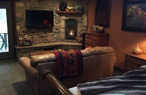 Ione House | Luxury Cabin on 10 acre Ranch (Pet Friendly)