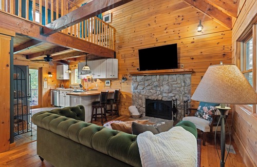 Roseland Cabin | Luxury Cabin on 6 Acres w/Mountain Views Near Nelson 151 & Wintergreen