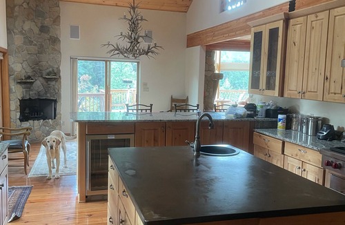 Los Ojos House | Luxury Cabin on Brazos River with breathtaking views of Brazos Cliffs.
