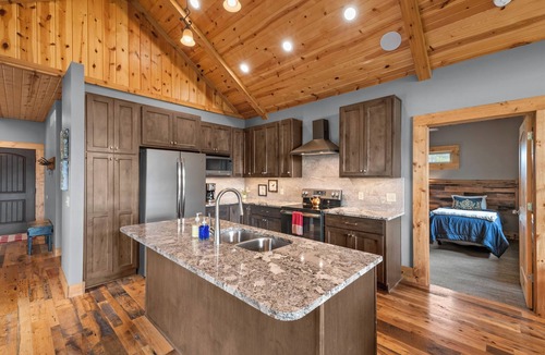 Elkhorn Cabin | Luxury Cabin Overlooking Lake Wanahoo