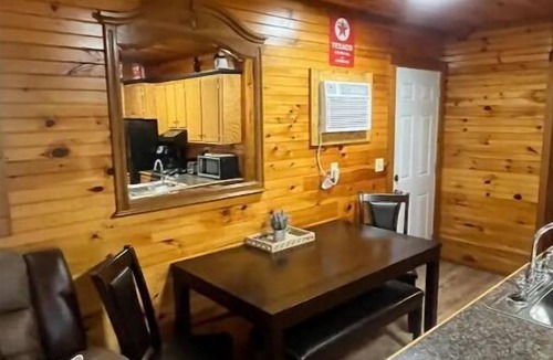 Perkinston Cabin | Luxury Cabin