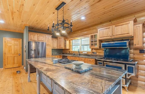 Rombauer Cabin | Luxury Cabin - views, pond, 56 acres - Sleep 10+