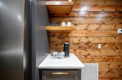 Pickens Cabin | Luxury Cabin w/Private Pool, Hot Tub, Game Table, Outdoor Kitchen & Balcony Fireplace – Sleeps 8