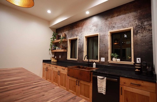 Mammoth Creek Cabin | Luxury Cabin w/Sauna|Near Zion & Bryce|Sleeps 13