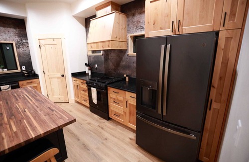 Mammoth Creek Cabin | Luxury Cabin w/Sauna|Near Zion & Bryce|Sleeps 13