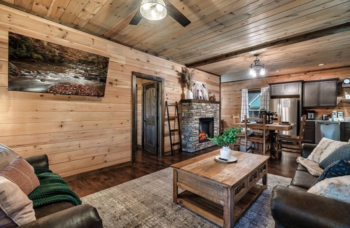 Chalet Village North Cabin | Luxury Cabin w/View! 3 Pools, Pickleball, Game Rm, Hot Tub!