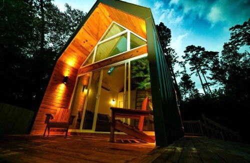Montgomery House | Luxury Cabin with Private Hot Tub - Cueta, Montgomery, TX