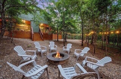 Broken Bow Cabin | Luxury Cabin with Rustic Charm and Modern Amenities in Broken Bow, Oklahoma.