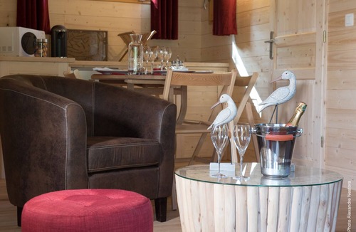 La Bussiere Cottage | LUXURY CABIN WITH SPA IN TREES