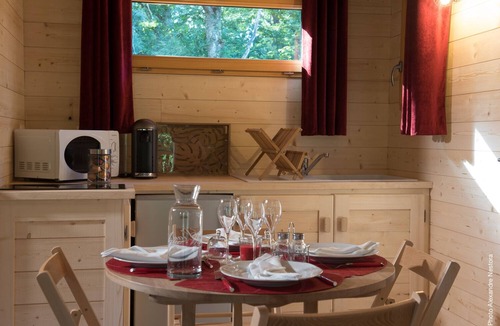 La Bussiere Cottage | LUXURY CABIN WITH SPA IN TREES