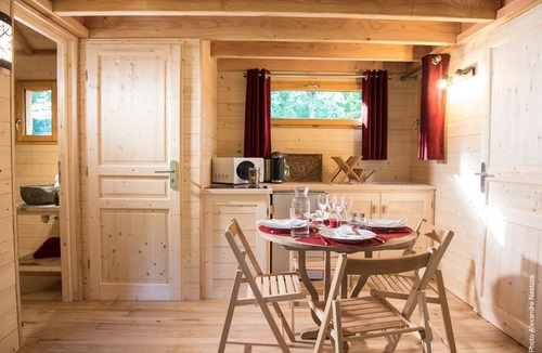 La Bussiere Cottage | LUXURY CABIN WITH SPA IN TREES