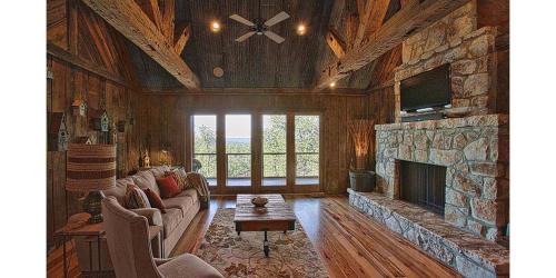 Wimberley House | Luxury Cabins @Stony Ridge-Emerald