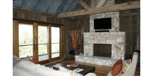 Wimberley House | Luxury Cabins @Stony Ridge-Emerald
