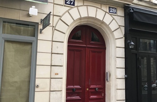 8th Arrondissement Apartment | Luxury, Calm & Elegance in the heart of the Champs-Elysées with Champagne !