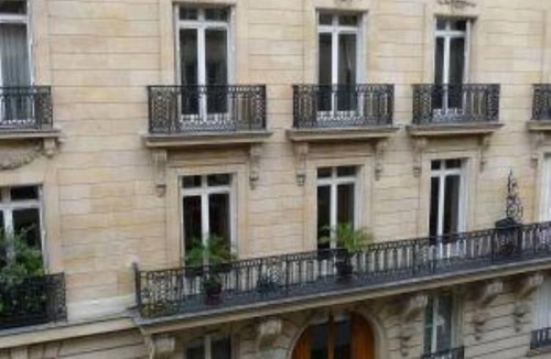 8th Arrondissement Apartment | Luxury, Calm & Elegance in the heart of the Champs-Elysées with Champagne !